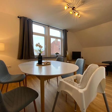 Charmante Altbauwohnung An Der Kesselschleuse 3 Emden Bagian luar foto