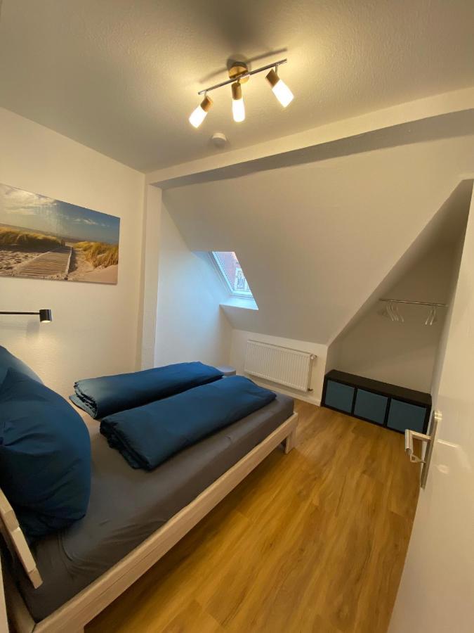 Charmante Altbauwohnung An Der Kesselschleuse 3 Emden Bagian luar foto