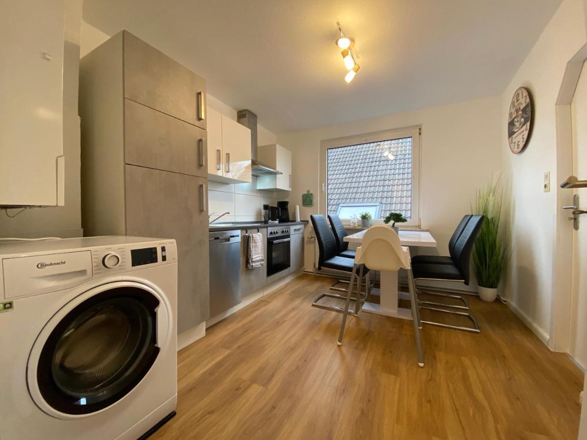 Charmante Altbauwohnung An Der Kesselschleuse 3 Emden Bagian luar foto
