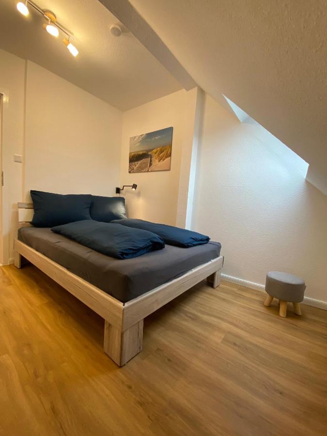 Charmante Altbauwohnung An Der Kesselschleuse 3 Emden Bagian luar foto